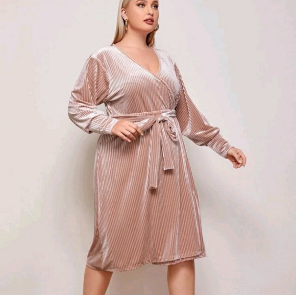 #7 Brand New Plus Velvet Wrap Dress - Picture 4 of 7